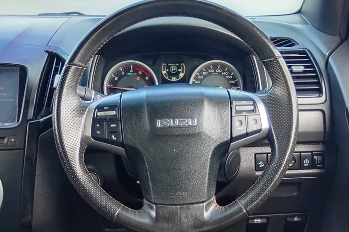 ISUZU 4WD 2019 3.0 AT DOUBLE CAB RED  5820 full