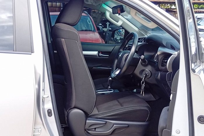 REVO PRE 2019 2.4E AT DOUBLE CAB SILVER  7819 full