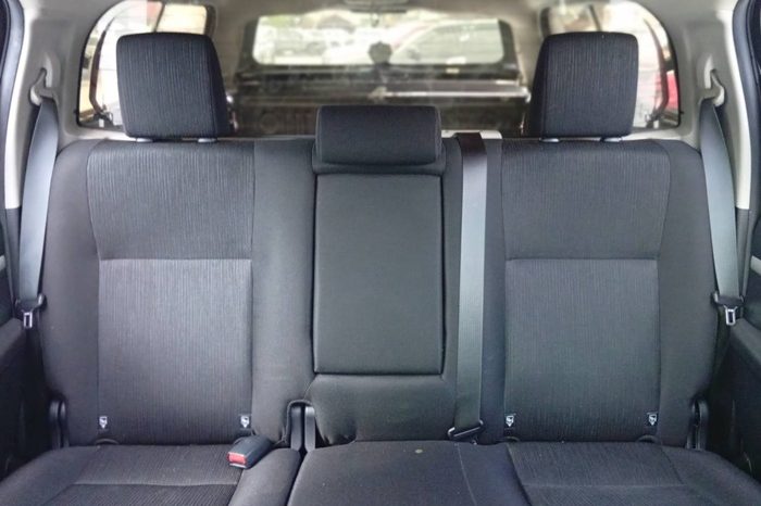 REVO PRE 2019 2.4E AT DOUBLE CAB SILVER  7819 full