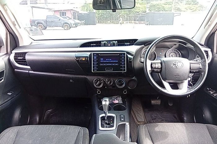 REVO PRE 2019 2.4E AT DOUBLE CAB SILVER  7819 full