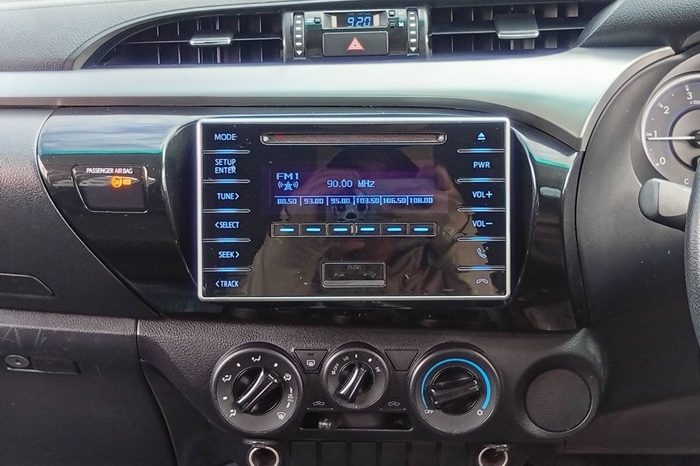 REVO PRE 2019 2.4E AT DOUBLE CAB SILVER  7819 full