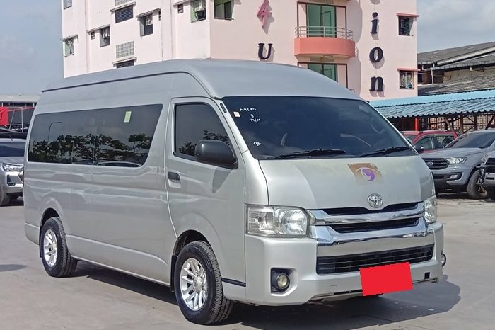 TOYOTA 2WD 2019 3.0 MT COMMUTER SILVER  3294 full