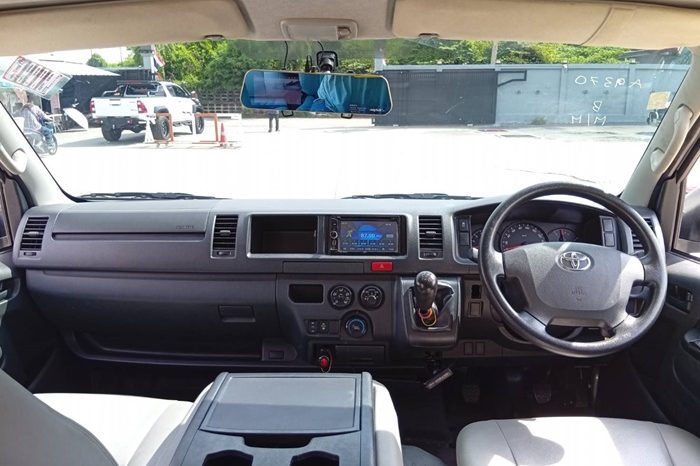 TOYOTA 2WD 2019 3.0 MT COMMUTER SILVER  3294 full