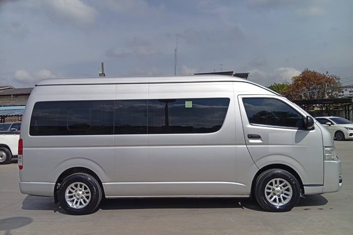 TOYOTA 2WD 2019 3.0 MT COMMUTER SILVER  3294 full