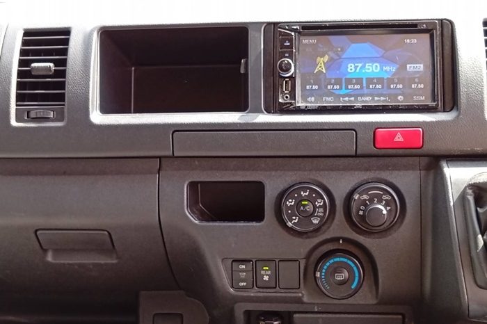 TOYOTA 2WD 2019 3.0 MT COMMUTER SILVER  3294 full