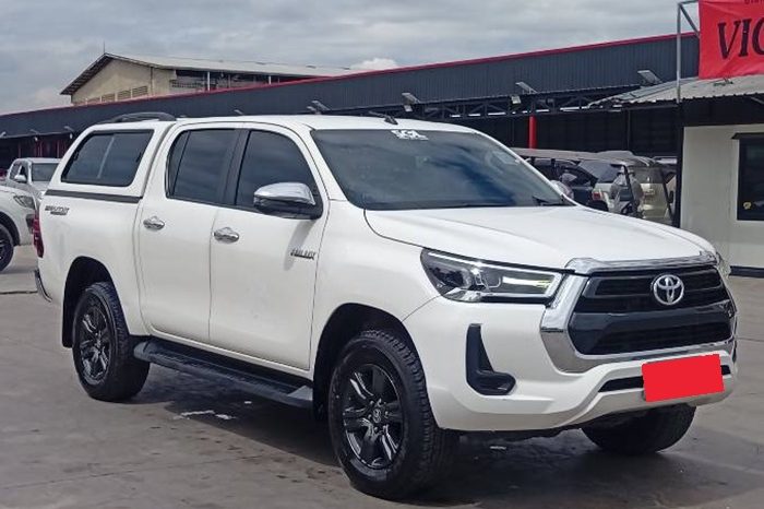 REVO PRE 2021 2.4E AT DOUBLE CAB WHITE  2232 full