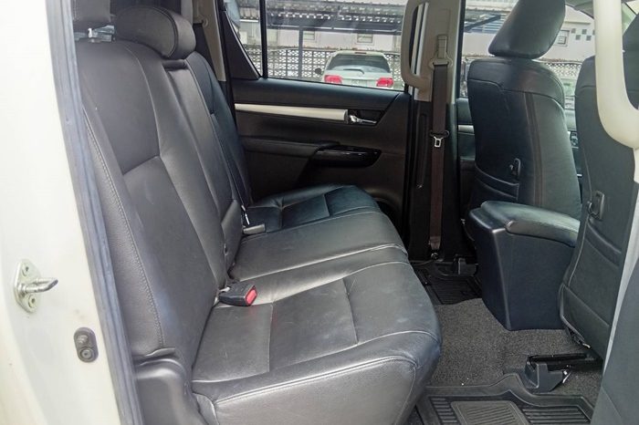 REVO PRE 2021 2.4E AT DOUBLE CAB WHITE  2232 full