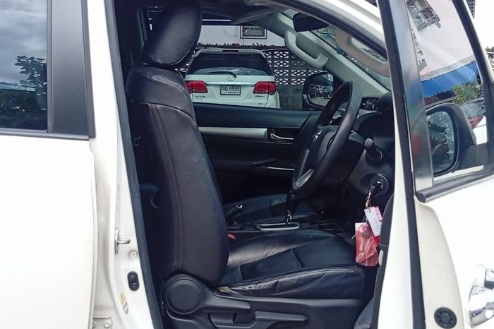 REVO PRE 2021 2.4E AT DOUBLE CAB WHITE  2232 full