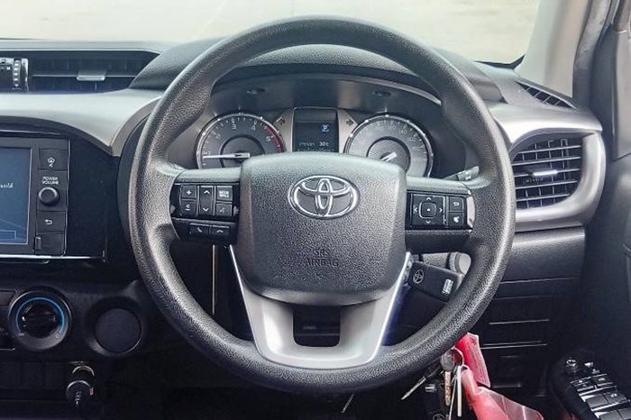 REVO PRE 2021 2.4E AT DOUBLE CAB WHITE  2232 full