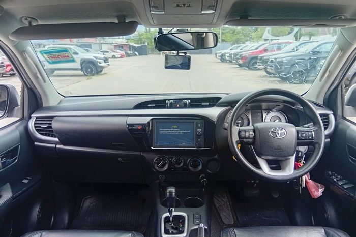 REVO PRE 2021 2.4E AT DOUBLE CAB WHITE  2232 full