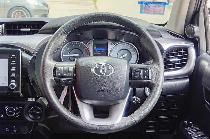 REVO 4WD 2020 2.8G AT DOUBLE CAB SILVER  2806 full