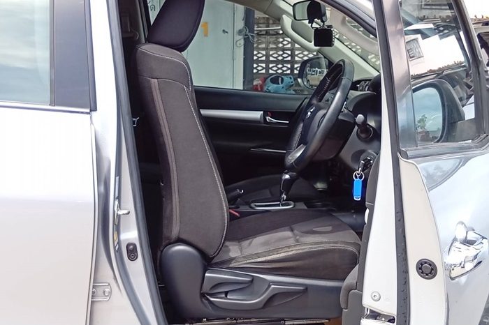 REVO PRE 2020 2.4 MID AT DOUBLE CAB SILVER  7468 full