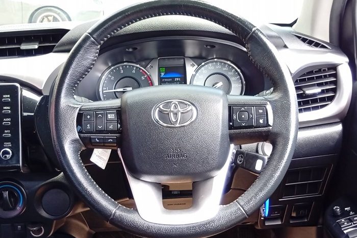 REVO PRE 2020 2.4 MID AT DOUBLE CAB SILVER  7468 full