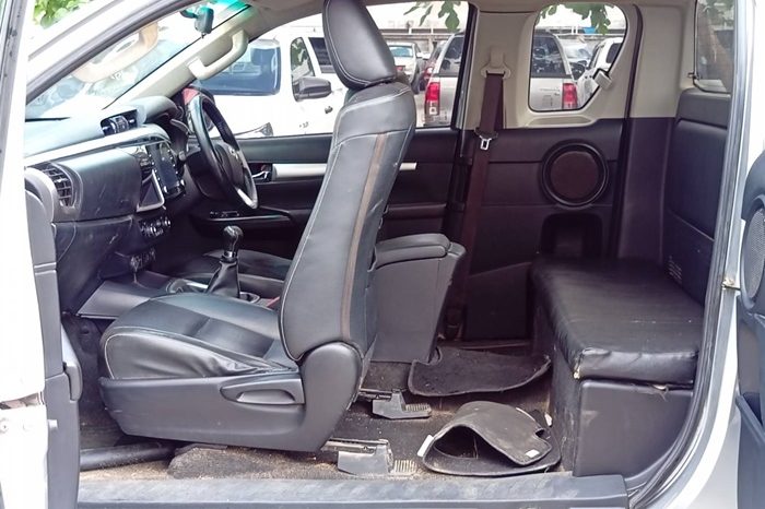 REVO 4WD 2020 2.8G MT SMART CAB SILVER  4014 full