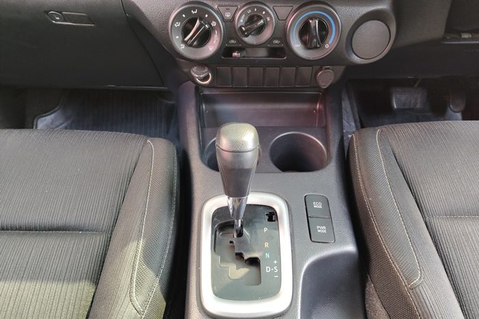 REVO PRE 2020 2.4E AT DOUBLE CAB SILVER  6424 full