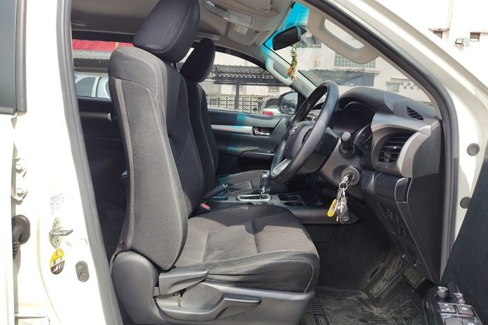 REVO PRE 2019 2.4E AT DOUBLE CAB WHITE  3970 full