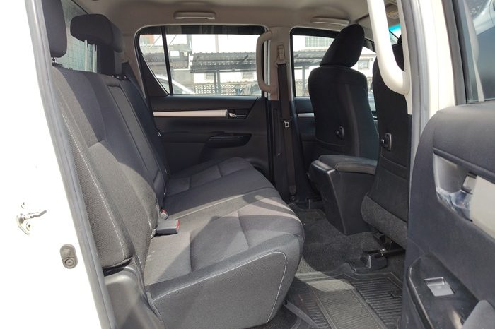 REVO PRE 2019 2.4E AT DOUBLE CAB WHITE  3970 full