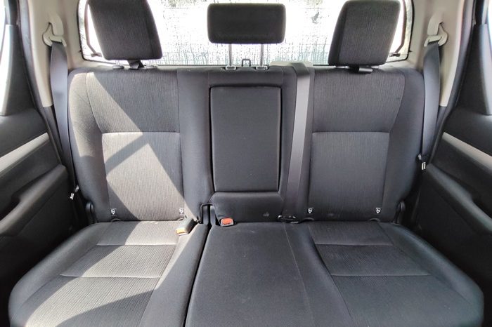 REVO PRE 2019 2.4E AT DOUBLE CAB WHITE  3970 full