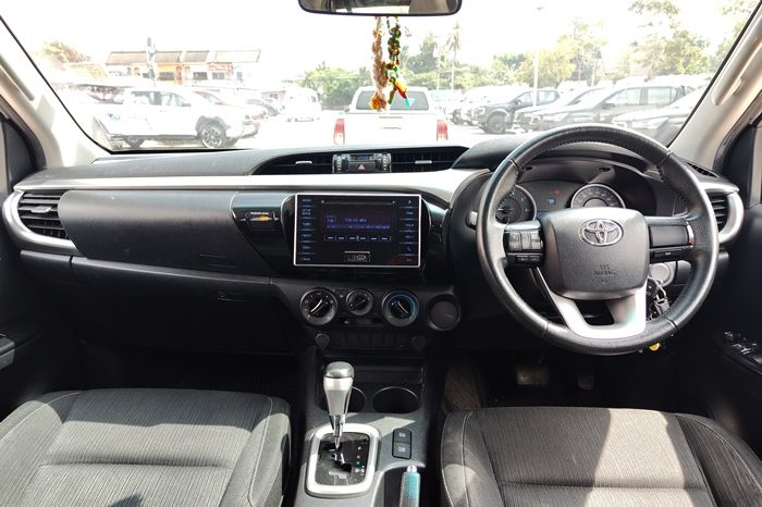 REVO PRE 2019 2.4E AT DOUBLE CAB WHITE  3970 full