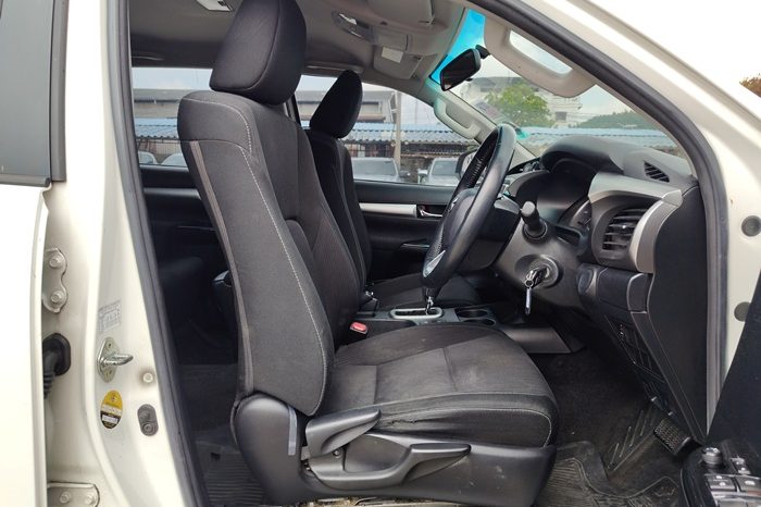 REVO PRE 2019 2.4E AT DOUBLE CAB WHITE  3964 full