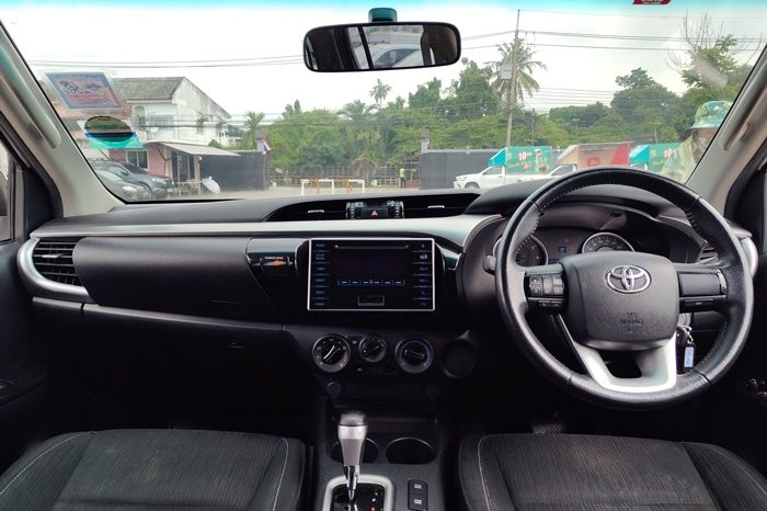 REVO PRE 2019 2.4E AT DOUBLE CAB WHITE  3964 full