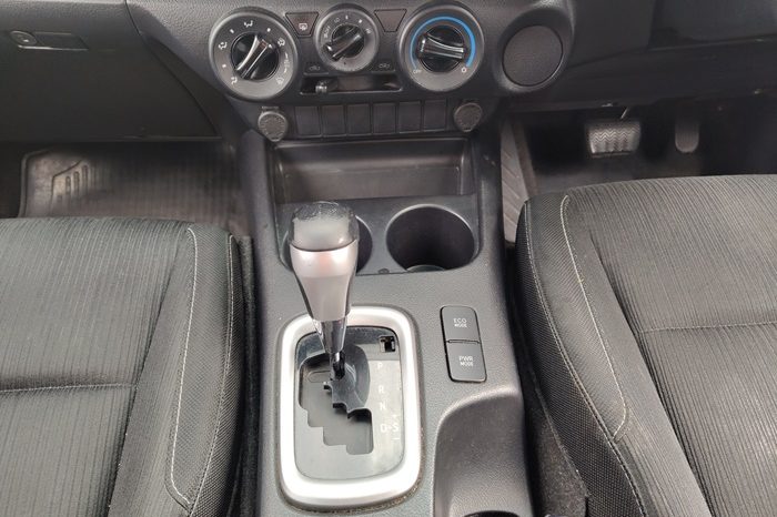 REVO PRE 2019 2.4E AT DOUBLE CAB WHITE  3964 full