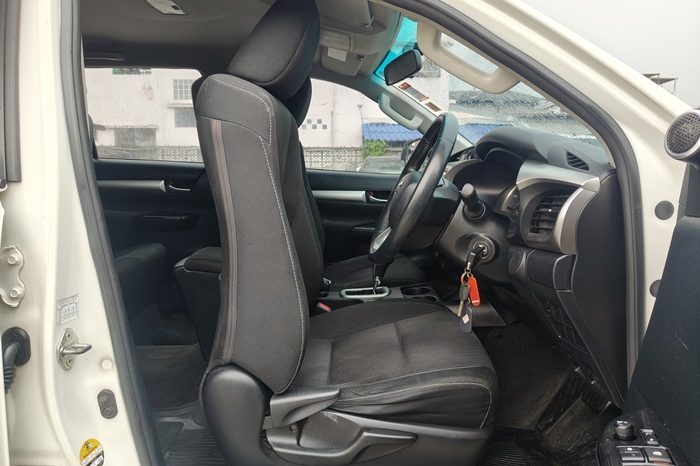 REVO PRE 2019 2.4E AT DOUBLE CAB WHITE  3965 full
