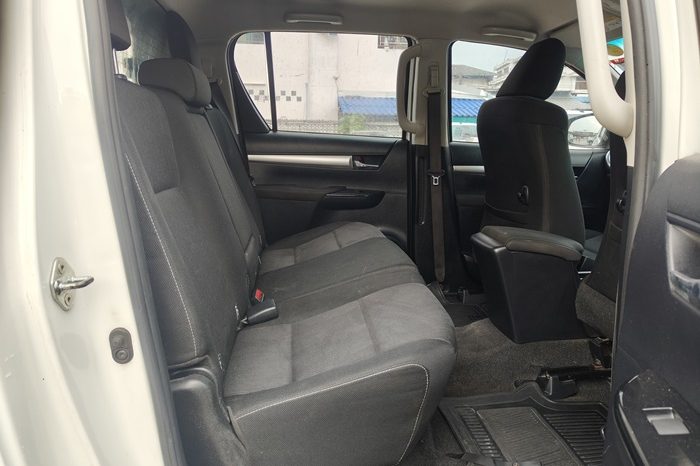REVO PRE 2019 2.4E AT DOUBLE CAB WHITE  3965 full