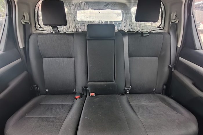 REVO PRE 2019 2.4E AT DOUBLE CAB WHITE  3965 full