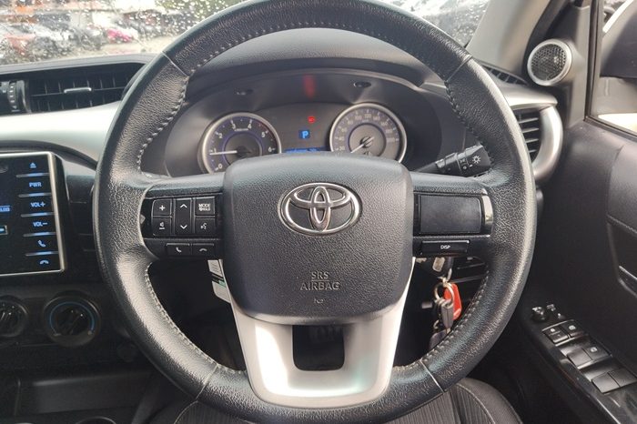 REVO PRE 2019 2.4E AT DOUBLE CAB WHITE  3965 full
