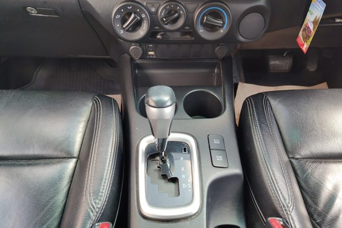 REVO PRE 2018 2.4E AT DOUBLE CAB WHITE  769 full