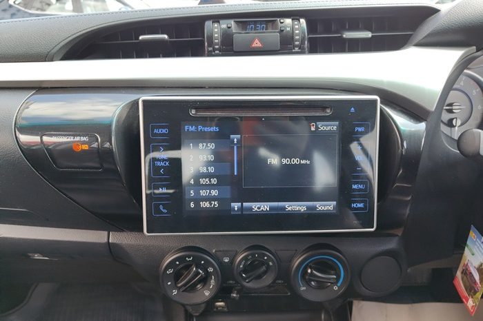 REVO PRE 2018 2.4E AT DOUBLE CAB WHITE  769 full
