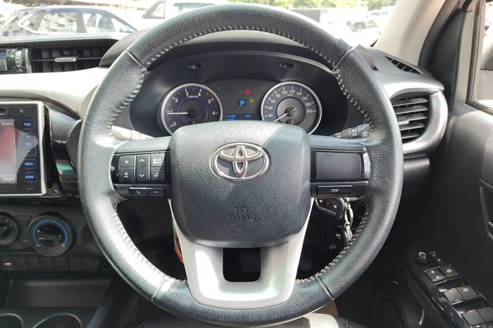 REVO PRE 2018 2.4E AT DOUBLE CAB WHITE  769 full