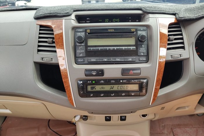TOYOTA 2WD 2010 2.7V AT FORTUNER SILVER  1574 full