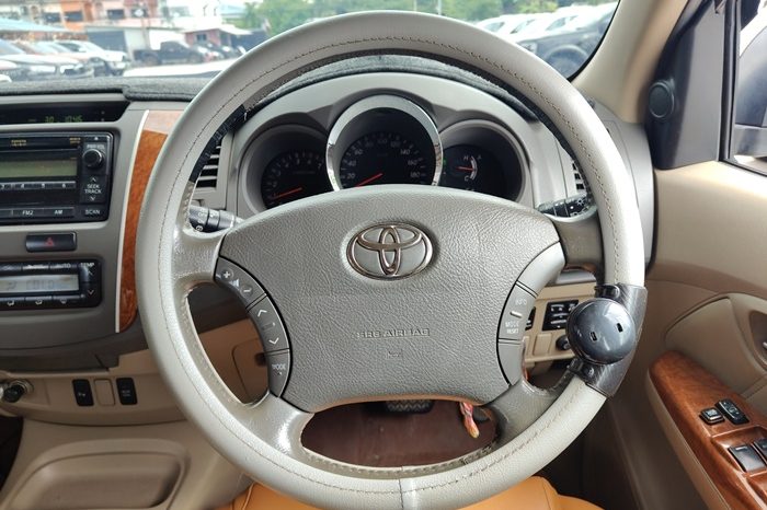 TOYOTA 2WD 2010 2.7V AT FORTUNER SILVER  1574 full