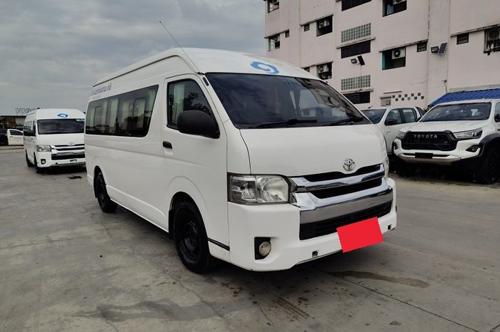 TOYOTA 2WD 2018 3.0 MT COMMUTER WHITE  1666 full