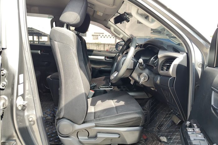 REVO PRE 2022 2.4E AT DOUBLE CAB DARK GREY  1459 full