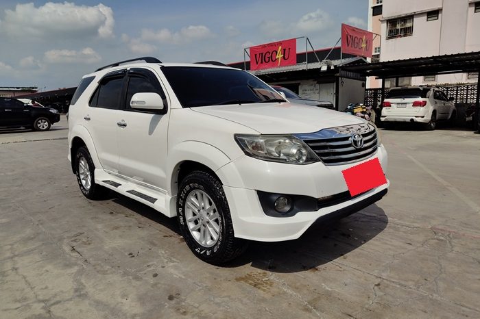 TOYOTA 2WD 2013 2.7V AT FORTUNER WHITE  30 full