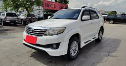 TOYOTA 2WD 2013 2.7V AT FORTUNER WHITE  30