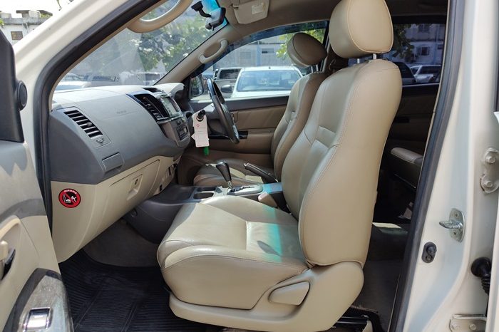 TOYOTA 2WD 2013 2.7V AT FORTUNER WHITE  30 full