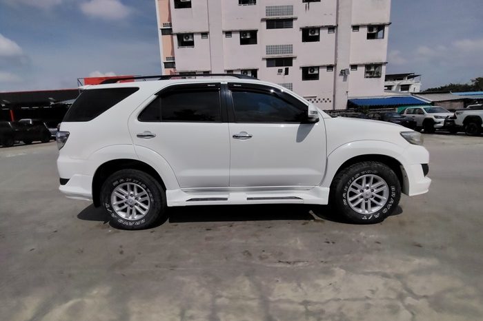 TOYOTA 2WD 2013 2.7V AT FORTUNER WHITE  30 full