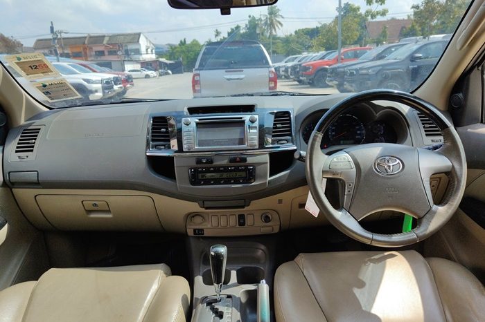 TOYOTA 2WD 2013 2.7V AT FORTUNER WHITE  30 full