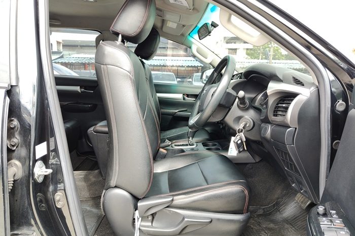 REVO PRE 2019 2.4E AT DOUBLE CAB BLACK  6590 full