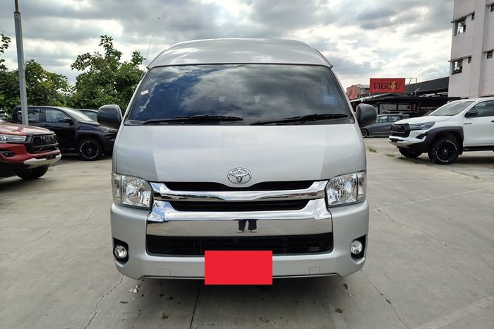 TOYOTA 2WD 2019 3.0 MT COMMUTER SILVER  3296 full