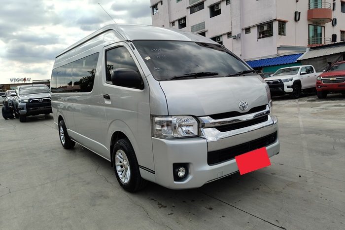 TOYOTA 2WD 2019 3.0 MT COMMUTER SILVER  3296 full