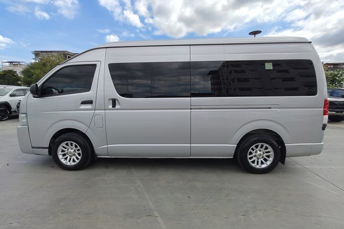 TOYOTA 2WD 2019 3.0 MT COMMUTER SILVER  3296 full