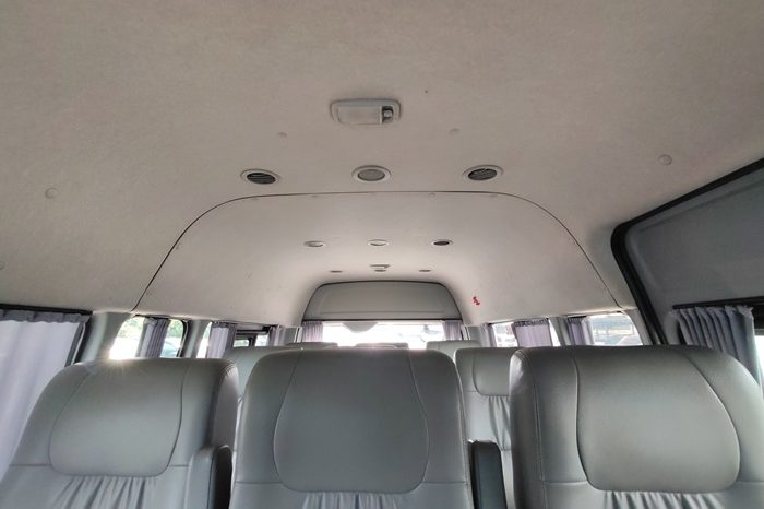 TOYOTA 2WD 2019 3.0 MT COMMUTER SILVER  3296 full