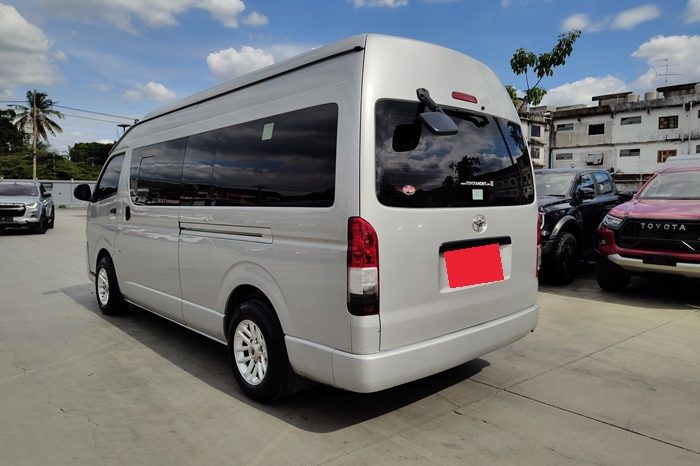 TOYOTA 2WD 2019 3.0 MT COMMUTER SILVER  3296 full