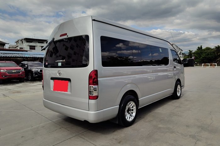 TOYOTA 2WD 2019 3.0 MT COMMUTER SILVER  3296 full