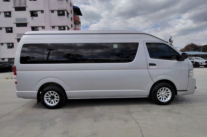 TOYOTA 2WD 2019 3.0 MT COMMUTER SILVER  3296 full